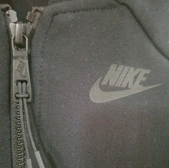 BRAND NEW W/TAGS - NIKE Black Vest - Picture 1 of 8